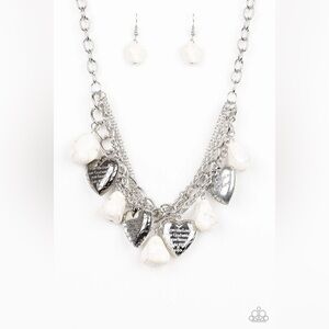 NWT Paparazzi Change of Heart Necklace and Earrings Set